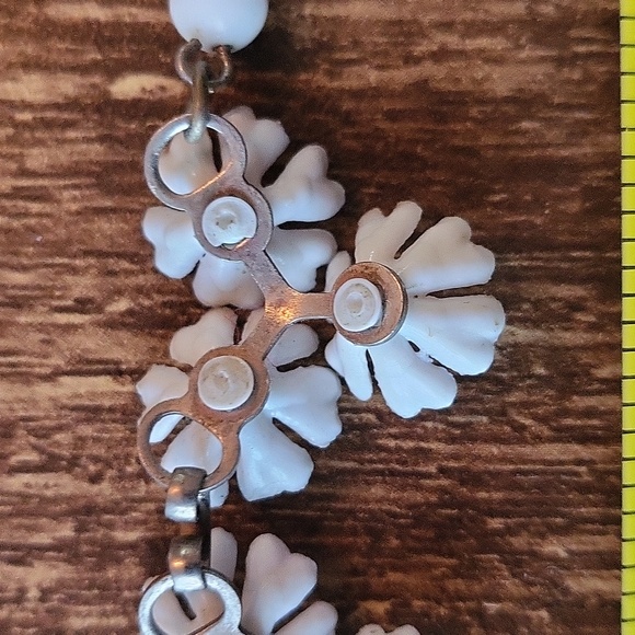 Vintage Floral Necklace - Picture 4 of 5